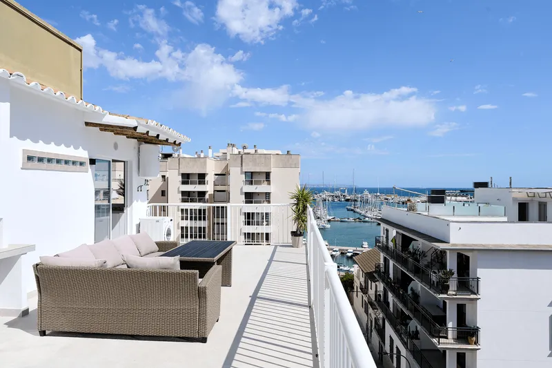 Penthouse with terrace and sea views in Santa Catalina, Palma de Mallorca — photo 1