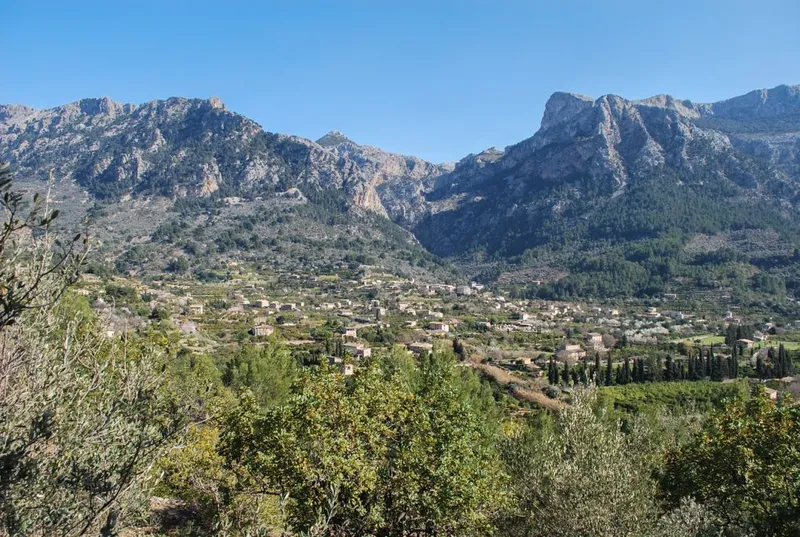 Cozy country house in the outskirts with stunning views to Sóller — photo 1
