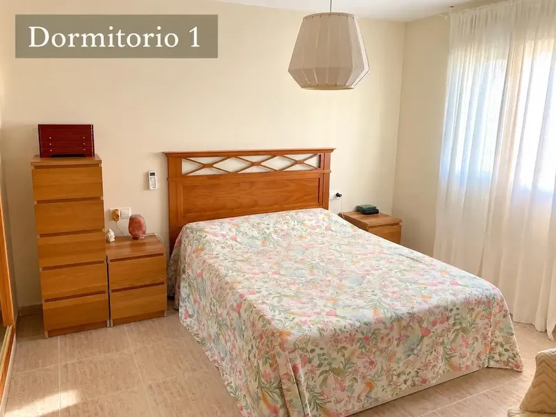 Pio luminoso de aproximadamente 90 m2 en una finca de tan solo cuatro vecinos, cerca de colegios y supermercados y a un minuto de la parada  — photo 10