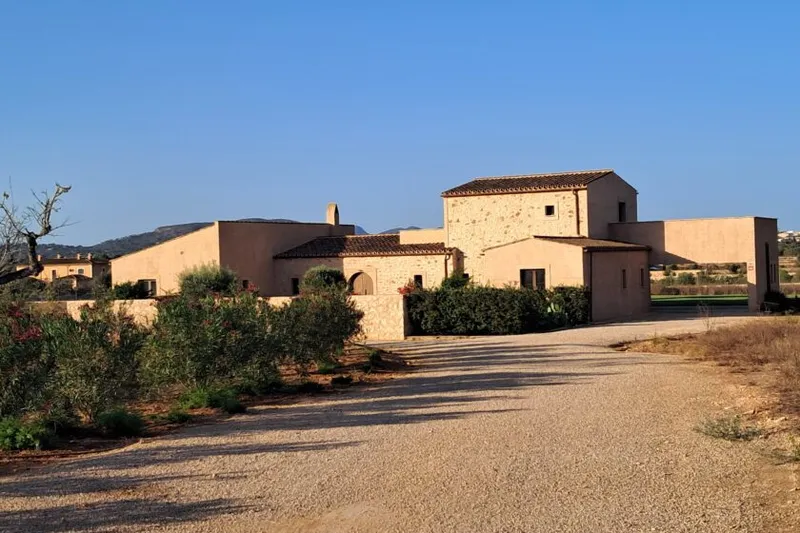Ground-level new build finca with all extras and pool between Es Llombards – Santanyi — F 150 CM — photo 7