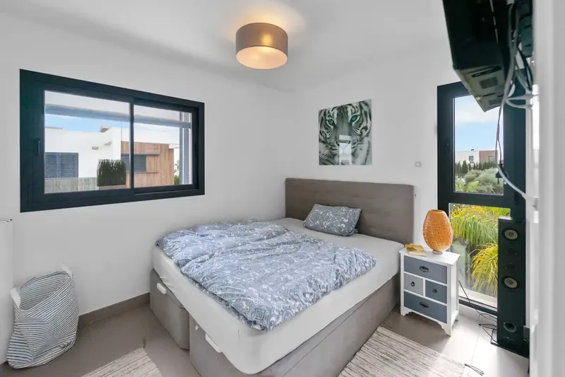This villa, built in 2019, is located in a quiet and well-maintained residential area of Cala Murada, a few minutes by car from the — photo 4