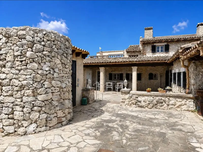 Charming rustic finca with independent annexes, own well and views of the Serra de Tramuntana, just 2 km from Costitx — photo 3