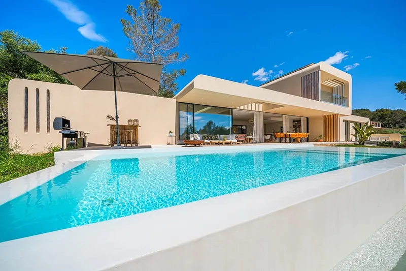 Stylish villa with a unique design — photo 6