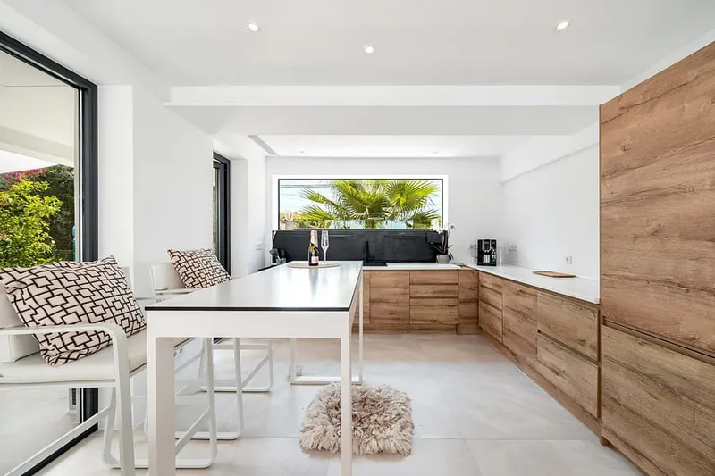 Modern Palmanova Villa with Pool, Tropical Garden & Big Outdoor Living — photo 5