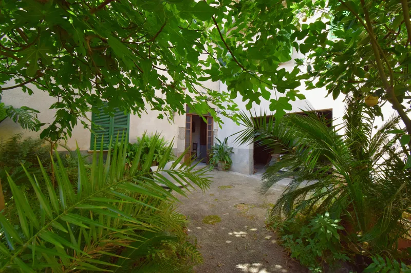 Traditional Mallorcan Property with Land and Great Renovation Potential in Sóller — photo 3