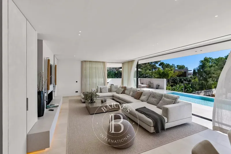 Spacious 5-Bedroom Villa with Terraces and Private Elevator in Portals Nous — photo 1