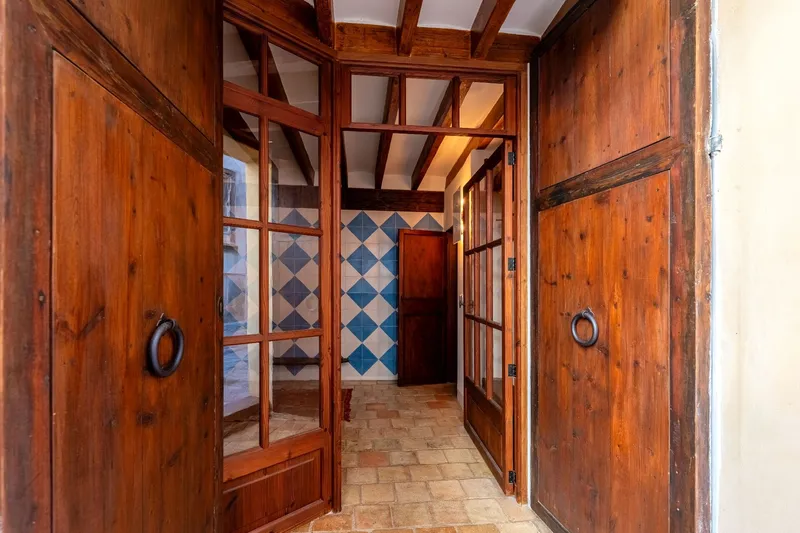 Triplex apartment with historic flair in Palma Old Town — photo 3