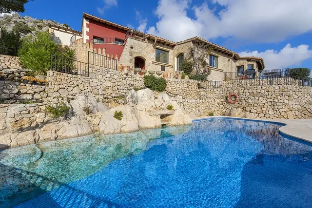 Outstanding sea view villa with holiday license for sale in Puerto Pollensa, Mallorca — photo 5