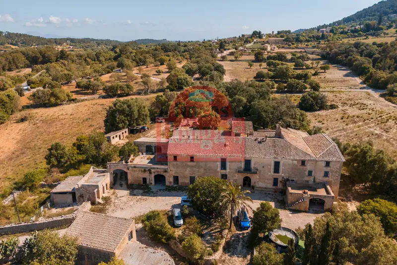 In the heart of the municipality of Algaida stands this emblematic 16th-century Mallorcan possession, considered a heritage of the — photo 2