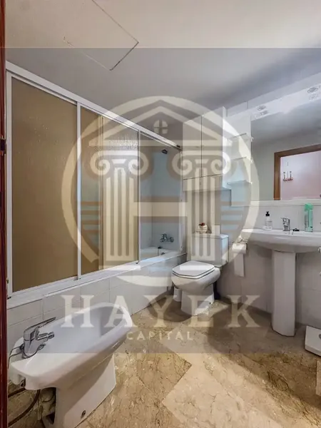 Spacious and Bright 4-Bedroom Apartment in Son Dameto – Palma de Mallorca — photo 11