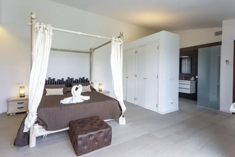 Rustic finca of 355 m² built in a privileged setting on the outskirts between Sa Pobla and Can Picafort — photo 11