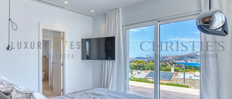 Modern Mediterranean villa in Santa Ponsa with sea views — photo 10