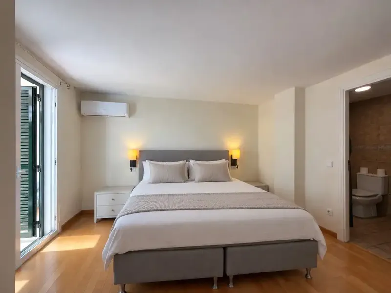 Situado en Palma, a tan solo dos minutos a pie de Porto Pi, este amplio apartamento ofrece aproximadamente 90 m² de superficie habitable y u — photo 8