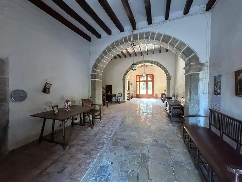 In the heart of Binissalem and just a few meters from the village square we find this spectacular manor house with more than three hundred — photo 6