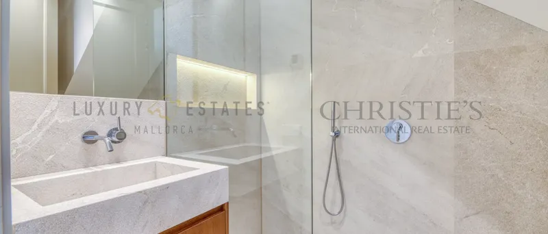Modern townhouse in Santa Catalina in Palma with pool — photo 11