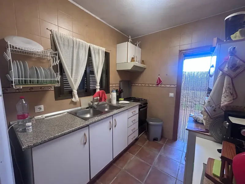Se alquila casa chalet en la zona de Cala Llombards con 3 dormitorios más 1 baño completo. Parcela de unos 300m2 con una vivienda de 90m2 en — photo 7