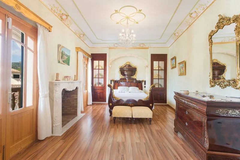 Grand Mediterranean estate in the picturesque village center — photo 11