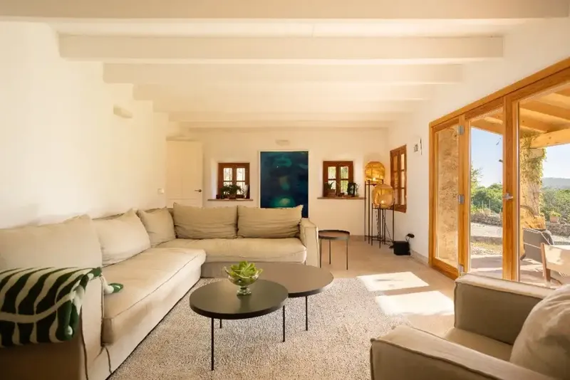 This charming country house offers the perfect combination of traditional Mallorcan charm and modern design, ideally situated — photo 11
