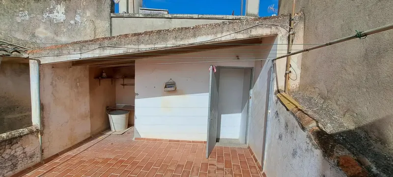 Beautiful and spacious village house in Arta, in need of renovation, privileged and central area, plot 133 m2. The house has 330 — photo 8