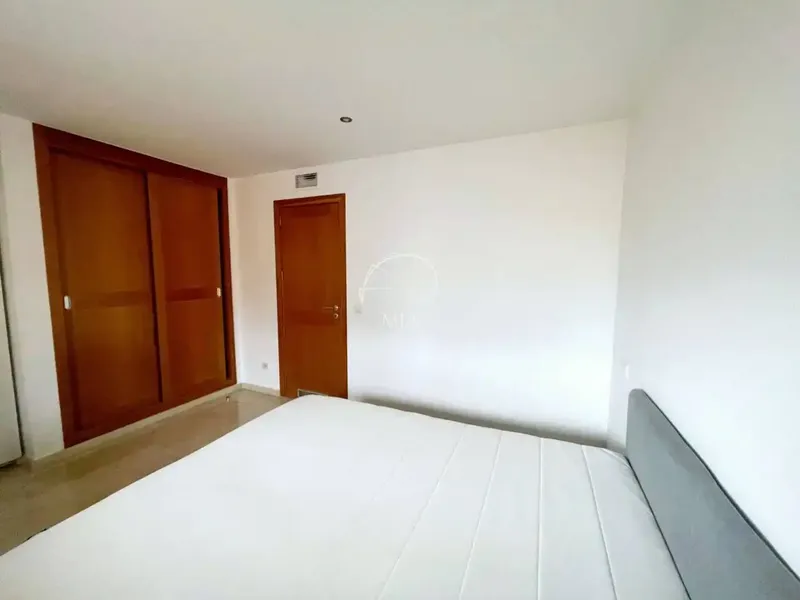 Mía inmobiliaria te presenta este exquisito ático, en alquiler, situado en el centro histórico de Palma, a solo unos pasos de Plaza de Cort. — photo 9