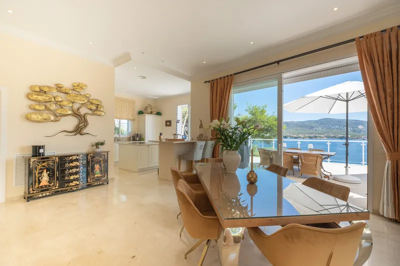 Fantastic Mediterranean villa for sale with large pool and private sea access — photo 12