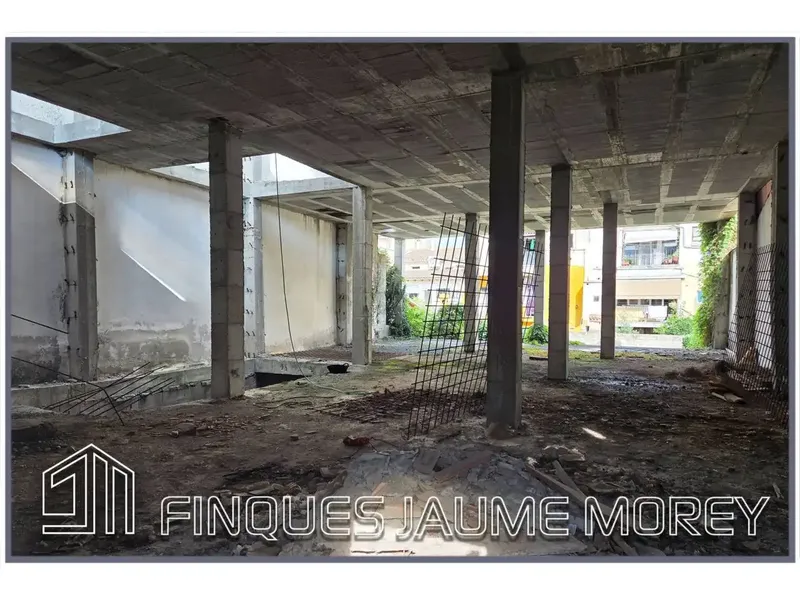 Situado en la zona des Blanquer de Inca, les ofrecemos esta vivienda unifamiliar en estado de buc lista para terminar a su gusto y ser el ho — photo 2