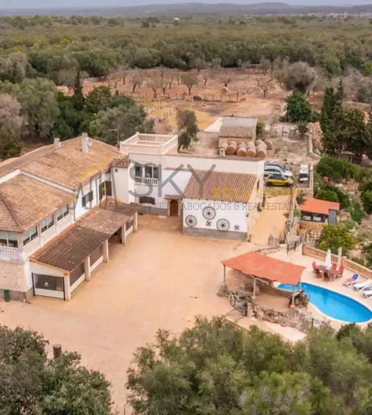 Rustic Farmhouse with Mallorcan Charm and Great Potential in Lloret de Vistalegre — photo 3