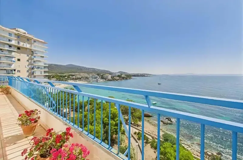 Penthouse on the front line with impressive sea and beach views in Palmanova — photo 9