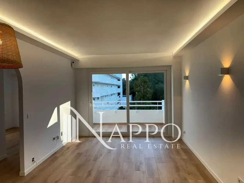 Nappo Real Estate is pleased to present this elegant recently renovated penthouse, located on the second floor of a well-maintained complex — photo 3