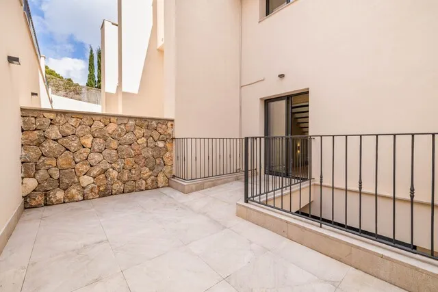 Modern townhouses with pools for sale in El Terreno, Palma, Mallorca — photo 3