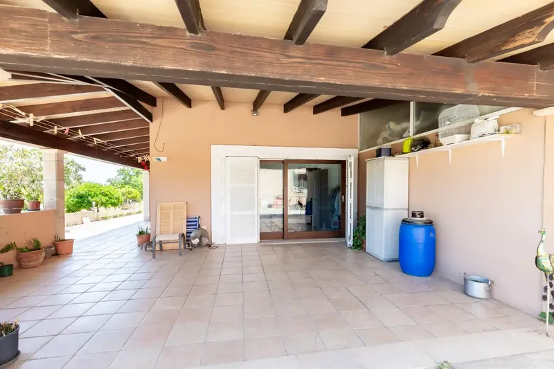 In an environment of absolute tranquility, on the outskirts of the charming village of Moscari, lies this magnificent rustic estate that combines — photo 11