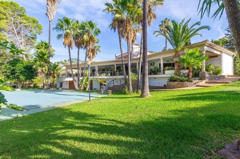 Spacious golf course villa in a prime location — photo 1