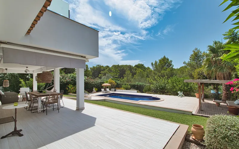 Family villa with a guest apartment and a large pool in a sought-after location in Santa Ponsa — photo 3
