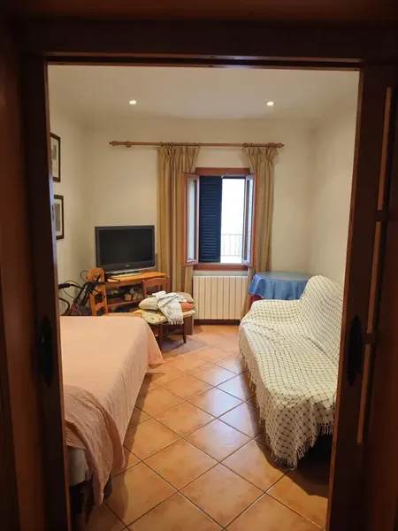 This beautiful house located in Pollença, ready to move in, is in a quiet and easily accessible area. The property consists of — photo 3