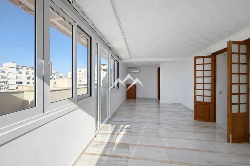 Long-term rental. Duplex penthouse with 2 terraces with partial sea and cathedral views — photo 12