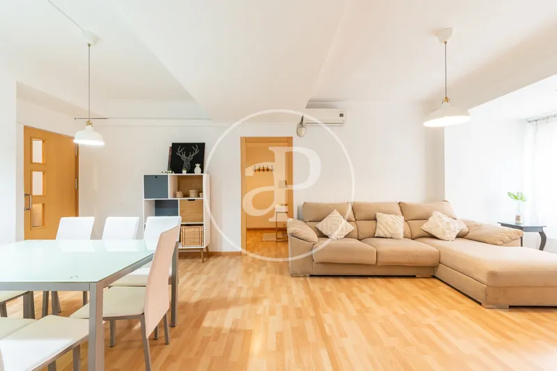 Two bedroom apartment in the Central Market of Valencia. — photo 6