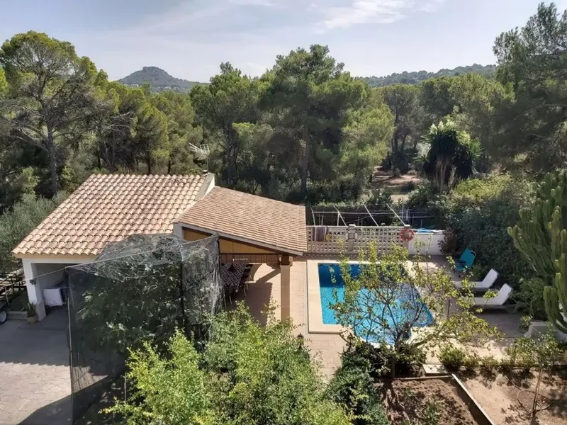 In the municipality of Calvià in Santa Ponça we find a plot of more than 1000 m2 with a Mediterranean-style construction of 247 m2, near — photo 4