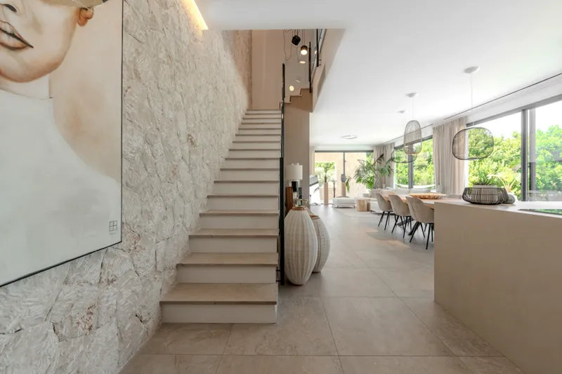 Luxury villa with sea views — photo 10