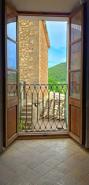 Charming house for sale in Estellencs, with 6 bedrooms and 2 bathrooms, ideal for large families or as an investment for rental. With a — photo 1