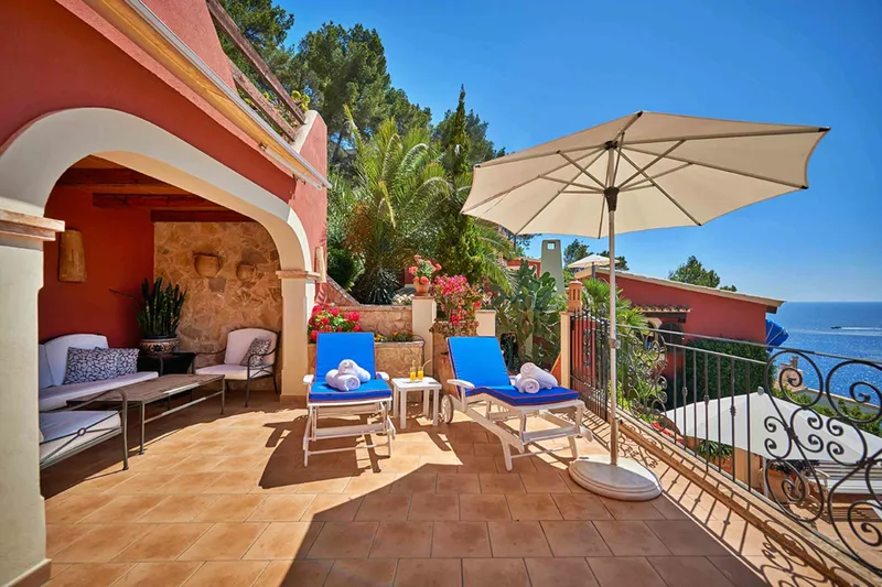Villa with two apartments in a spectacular location in Port d'Andratx — photo 2