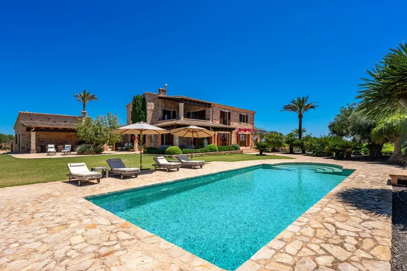 Self-sufficient finca near Santanyí with panoramic views and heated pool — photo 1