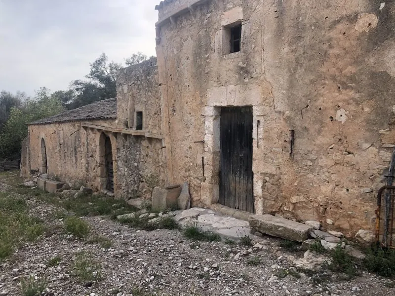 Country house of about 350m2 to renovate built on a large plot of about 20 hectares in [...] — photo 6