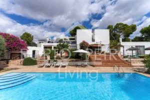 Ref. PRO227 – Unique villa with impressive architecture, spacious plot, paradisiacal garden with various terrace areas, garage, carport and large pool centrally located in Porto Petro — photo 10