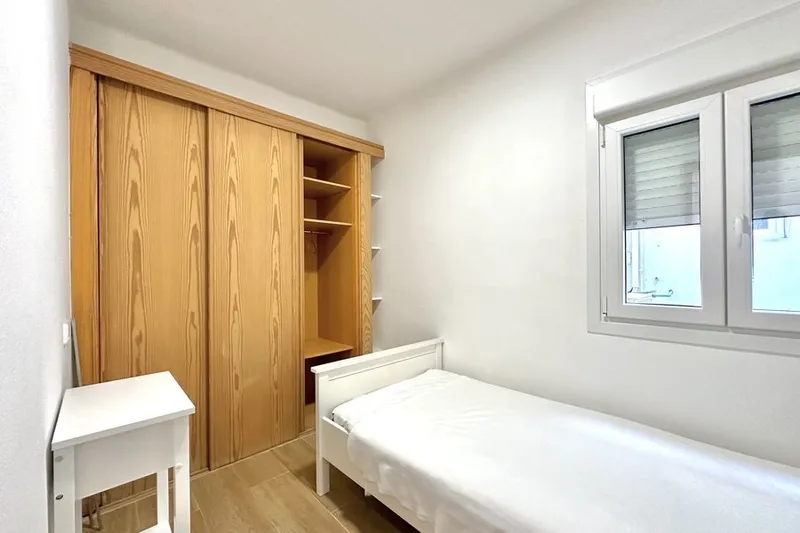 Renovated 2-bedroom flat close to the beach in Portixol — photo 11