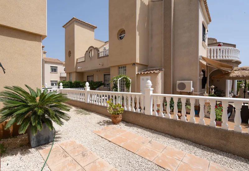 Charming townhouse with several beautiful terraces — photo 4