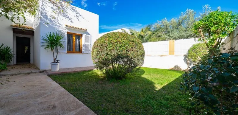 Chalet with pool in Cala Egos — 219 m², independent guest house, steps from the beach — photo 3