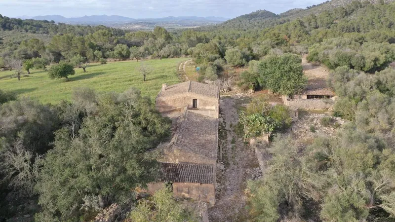 Country house of about 350m2 to renovate built on a large plot of about 20 hectares in [...] — photo 4