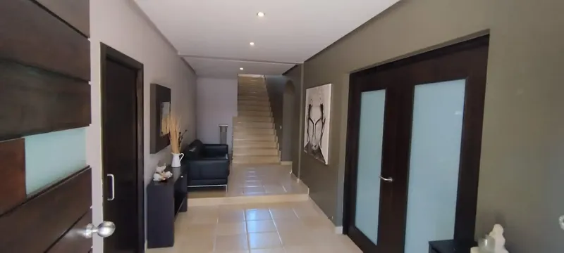 Detached house built with natural stone cladding of 520 m2. Two floors and on a plot of 1,238 m². It has 5 bedrooms — photo 3