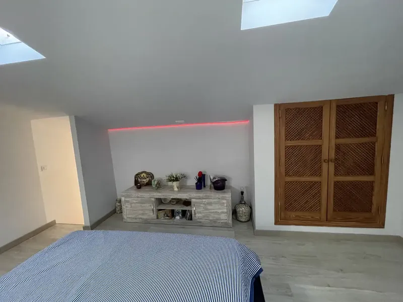 Bright penthouse with large upper bedroom and balconies – 3 minutes from the beach — photo 2