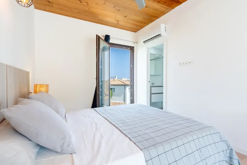Located in Gotmar, Puerto Pollensa, this property is a short walk from the beach, local bars and services — photo 9